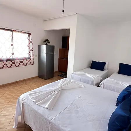 Mani 2 3* Velipojë