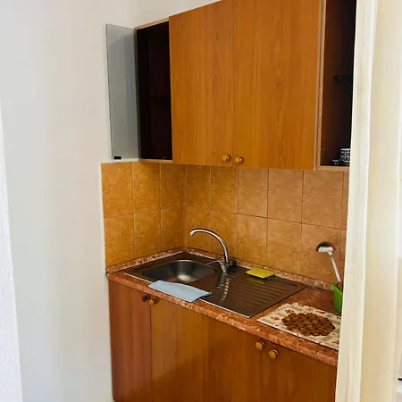 Mani 2 3* Velipojë