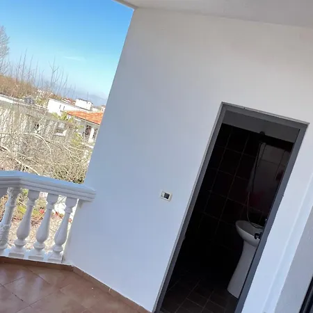 Mani 2 3* Velipojë