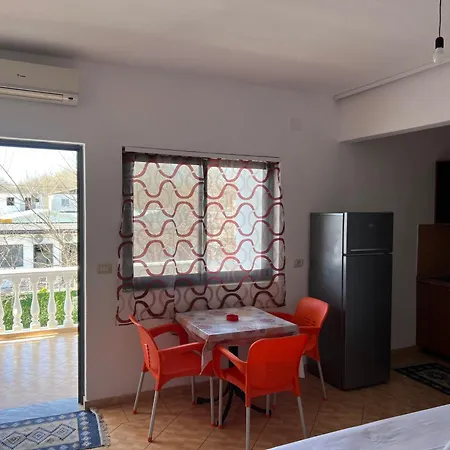 Mani 2 Hotel Velipojë