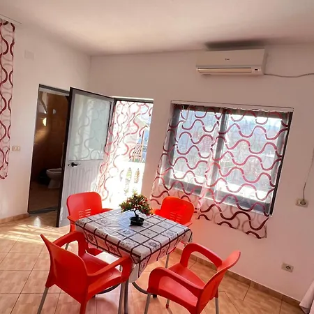 Mani 2 Hotel Velipojë