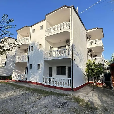 Mani 2 Hotel 3*